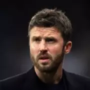 Hargreaves Warns Man Utd: Uproar If Carrick Leaves After Top-Five Finish