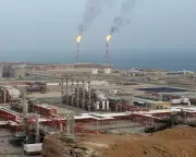Iran Threatens Gulf Energy Strikes After Israeli Attack on Key Gasfield