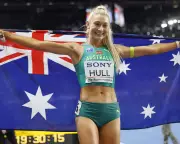 Jessica Hull Makes History with Sub-Four Minute Indoor Run in Poland