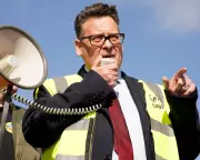 Labour MP Karl Turner Suspended After Criticizing Starmer and Judicial Reforms