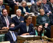 Memory Lapses Dominate Frustrating PMQs as Starmer and Badenoch Clash