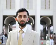 Muslims in London Defend Public Faith Practices Amid Political Controversy