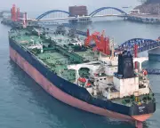 Oil Markets Unmoved by Trump's Iran Deadline Extension as Uncertainty Lingers