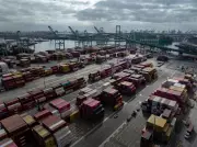 Poll: 70% of Americans Blame Trump Tariffs for Rising Prices, Cross-Party Concern Emerges