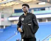 Premier League Title Race Intensifies as Top Clubs Face Crucial Night Fixtures