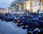Public Ramadan Prayer in London Sparks Debate on Religious Freedom