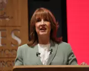 Rachel Reeves Proposes Regional Tax Revenue Sharing in Major Economic Speech