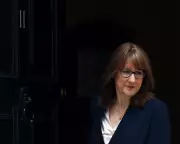 Rachel Reeves Urges G7 to Accelerate Clean Energy Transition Amid Crisis