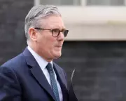 Starmer Faces Mounting Labour Rebellion Over Immigration Policy Amid Green Challenge