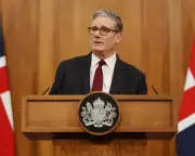 Starmer Faces Relentless Press Attacks Over Iran Stance, Urged to Fight Back