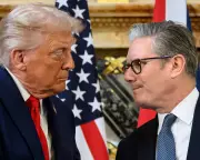 Starmer's Diplomatic Dilemma Deepens as UK Fencesits on US Iran Strikes