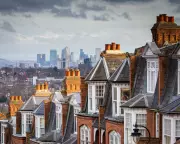 UK House Prices Rise 0.9% in March Amid Economic Uncertainty