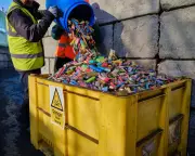 UK Vape Waste Crisis Persists Despite Single-Use Ban, Recycling Systems Overwhelmed