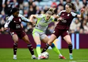 WSL Roundup: Manchester City Stumble at Villa, Arsenal Close Gap