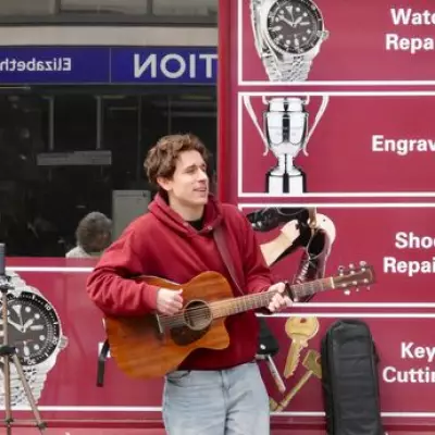 Australian Busker Maps London's Underground Generosity: Outer Boroughs Outshine Central Zones