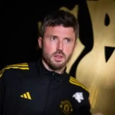 Bryan Robson urges Michael Carrick to keep Casemiro at Manchester United