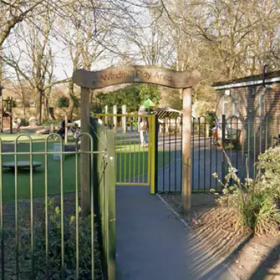 Family-Run Café Wins License to Serve Alcohol Near South London Playground