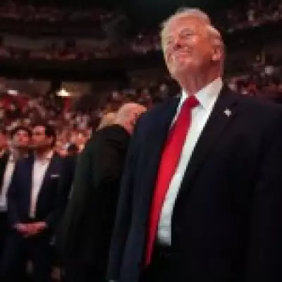 Iran War Talks Collapse as Trump Attends UFC Fight Amid Ceasefire Doubts