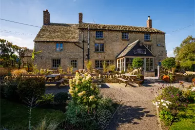 The Killingworth Castle: A Premier Cotswolds Gastropub Experience