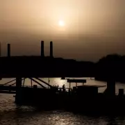 American in London Reveals Biggest Culture Shocks: Winter Darkness and British Complaints