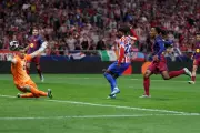 Atletico Madrid Edge Past 10-Man Barcelona in Champions League Thriller