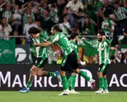 Bellerín's Late Equalizer Deals Blow to Real Madrid's Title Hopes