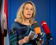 Berlin Culture Minister Resigns Over Irregular Fund Distribution
