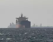 Ceasefire Fails to Ease Shipping Gridlock in Strait of Hormuz, Analysts Warn
