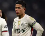 Chelsea's Fernández Sidelined for Man City Clash as Premier League Drama Unfolds