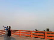 Chiang Mai's Tourism and Health Crisis Deepens as Smog Engulfs Famous Temple