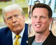 Congress Members Protest 'Oligarch Dinner' for Trump Hosted by Paramount CEO