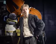 David Wenham Shines in Sydney Theatre's Modern Take on Homer's Epic An Iliad