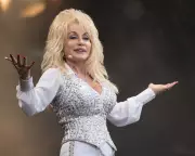 Dolly Parton Tops Global Favorability Poll, Outshining Obama and Zelenskyy