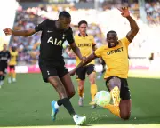 Football Clockwatch: West Ham Lead Everton, Liverpool 2-0 Up, Fulham Win