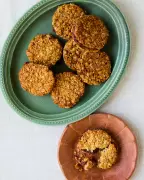Helen Goh's Anzac Sandwich Biscuits with Dark Chocolate Filling Recipe