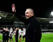 Hull FC Fans Rally Behind 'Betrayed' Coach Cartwright in Emotional Defeat