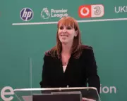 Labour MPs Plot Economic Overhaul Amid Leadership Speculation at Growth Conference