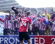 Lincoln City Secures Championship Promotion with Victory at Reading
