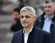 London Mayor's Armed Protection Officers Leave Bag with Guns on Street