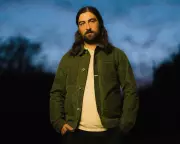 Noah Kahan's The Great Divide: Stick Season Formula Revisited in Stadium Folk Album