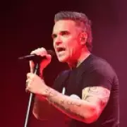 Robbie Williams Claps Back at Podcasters Who Called Him a 'Fraud'