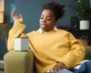 Should We Be Polite to AI Assistants? Readers Debate Etiquette with Machines