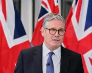 Starmer Defends EU Alignment Plan, Urges Forward Look Post-Brexit