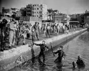 Trump's Iran Crisis Echoes Britain's Suez Disaster, Risking US Global Standing