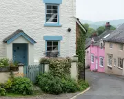 UK House Prices Dip Below £300,000 as Middle East Conflict Dampens Market Momentum