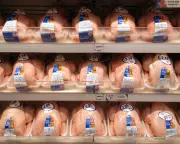 UK Supermarkets Face CO2 Shortage Threat from Iran War Disruption