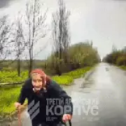 Ukrainian Soldiers Use Robot to Rescue Elderly Woman from Warzone