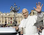 Vatican Locals and Tourists Back Pope Leo in Diplomatic Spat with Trump