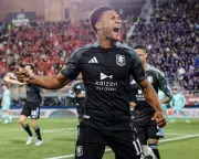 Watkins' Late Double Punishes Bologna, Puts Aston Villa in Command