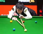 Zhao Xintong Holds Off Ding Junhui to Reach Crucible Quarters